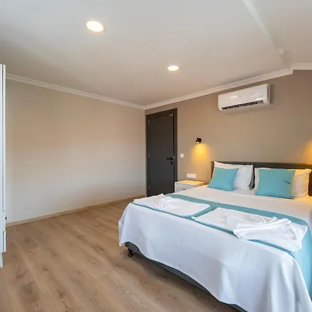 Modern, New Two Bedroom Close To Centre 아파트 페티예