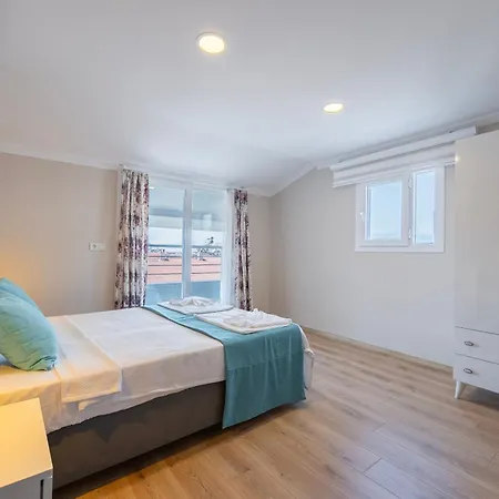 Modern, New Two Bedroom Close To Centre 费特希耶