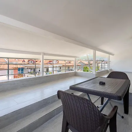 아파트 Modern, New Two Bedroom Close To Centre